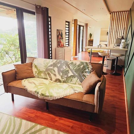 Fare Toahana, Accommodation With A Ocean View Faaa ภายนอก รูปภาพ