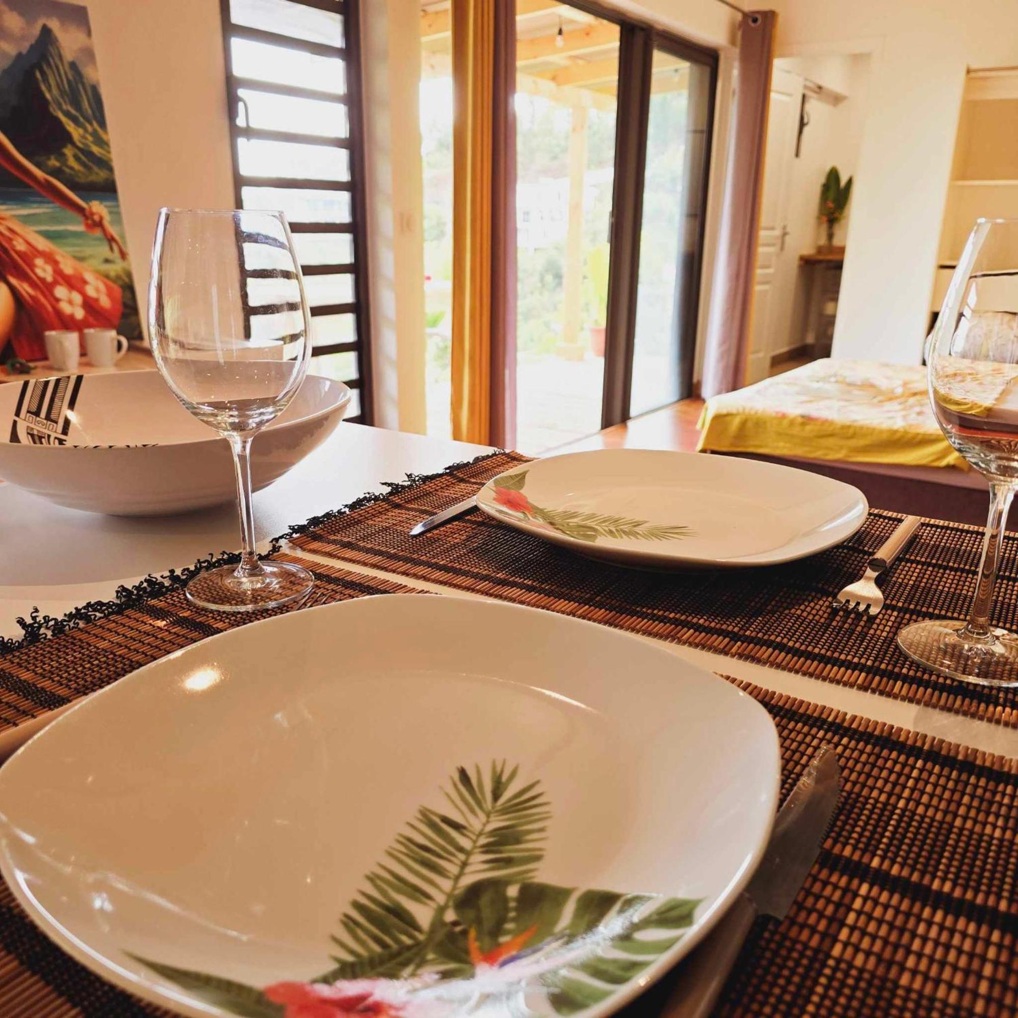 Fare Toahana, Accommodation With A Ocean View Faaa ภายนอก รูปภาพ