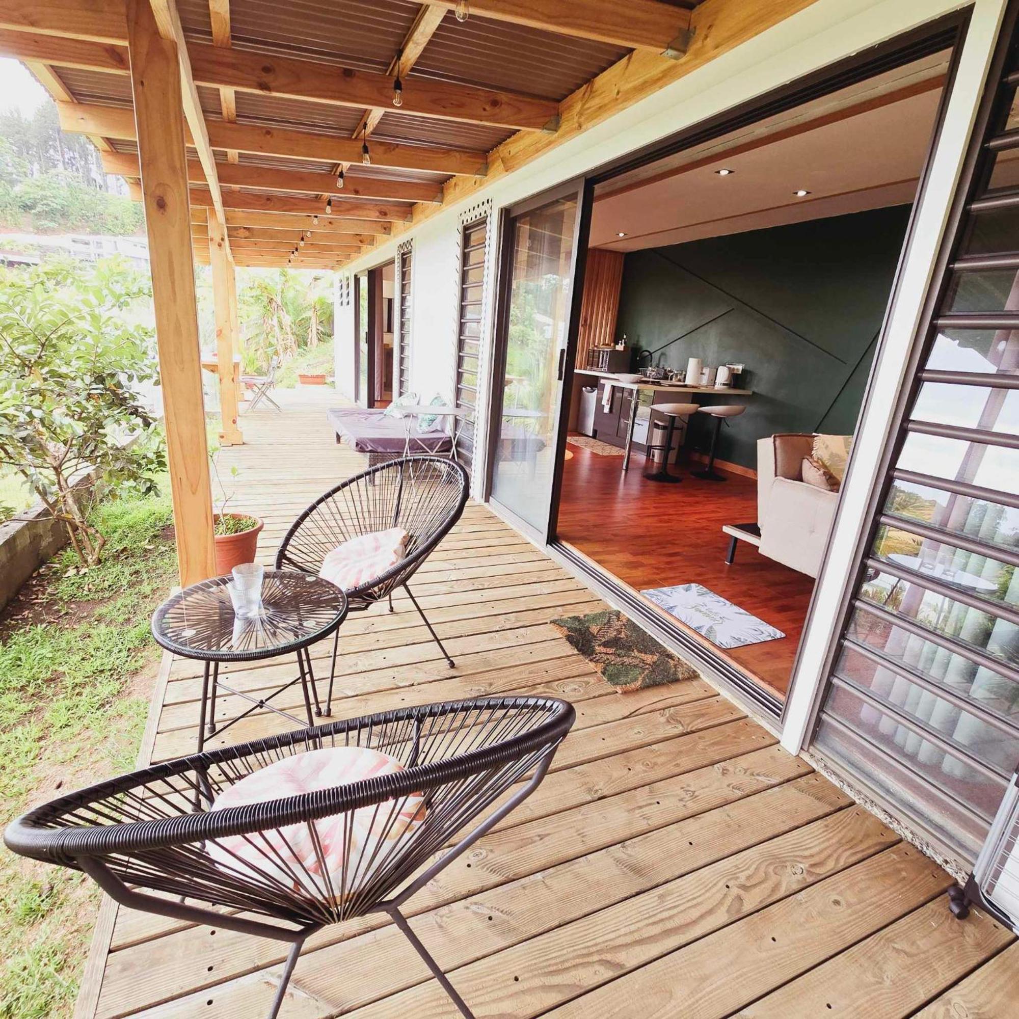 Fare Toahana, Accommodation With A Ocean View Faaa ภายนอก รูปภาพ