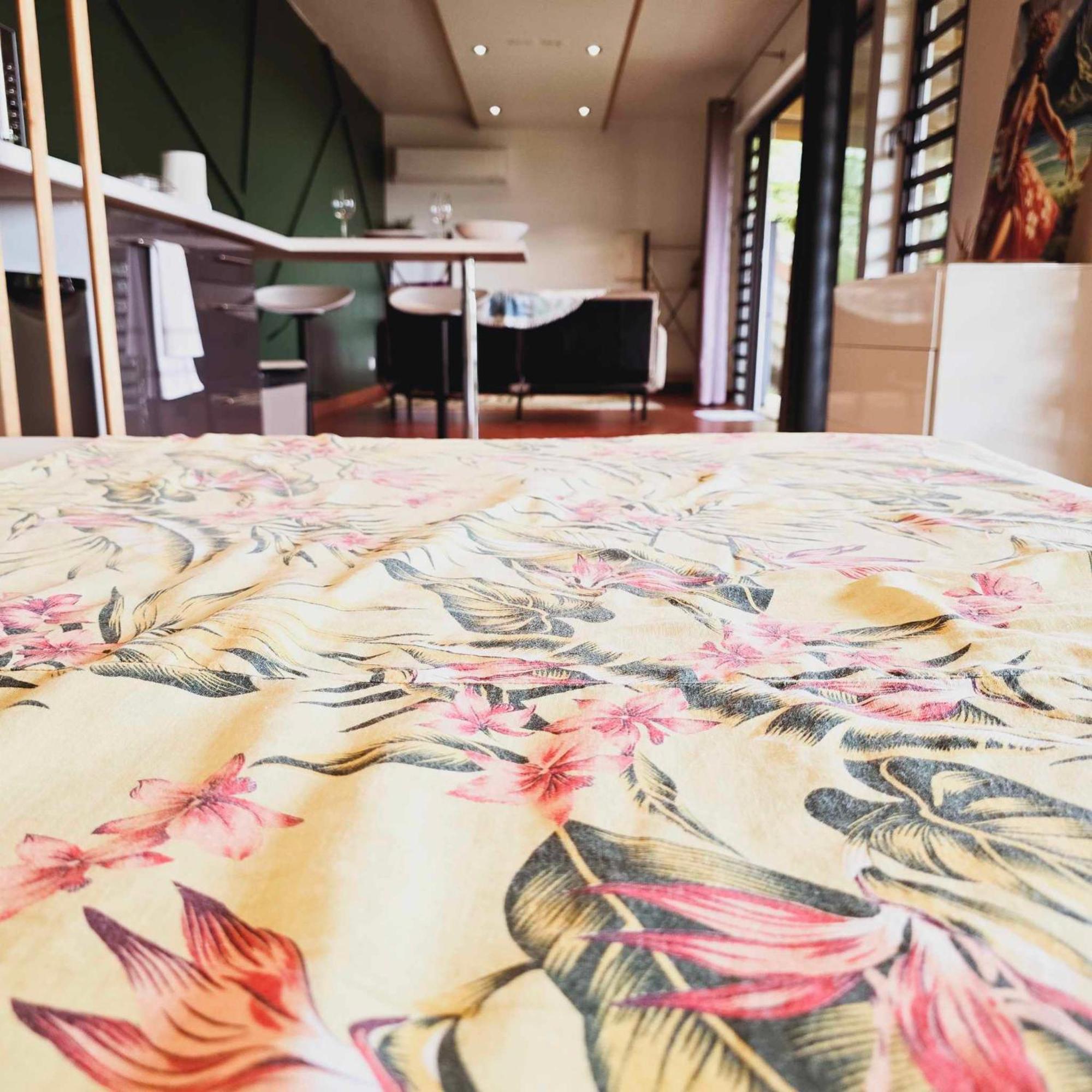 Fare Toahana, Accommodation With A Ocean View Faaa ภายนอก รูปภาพ