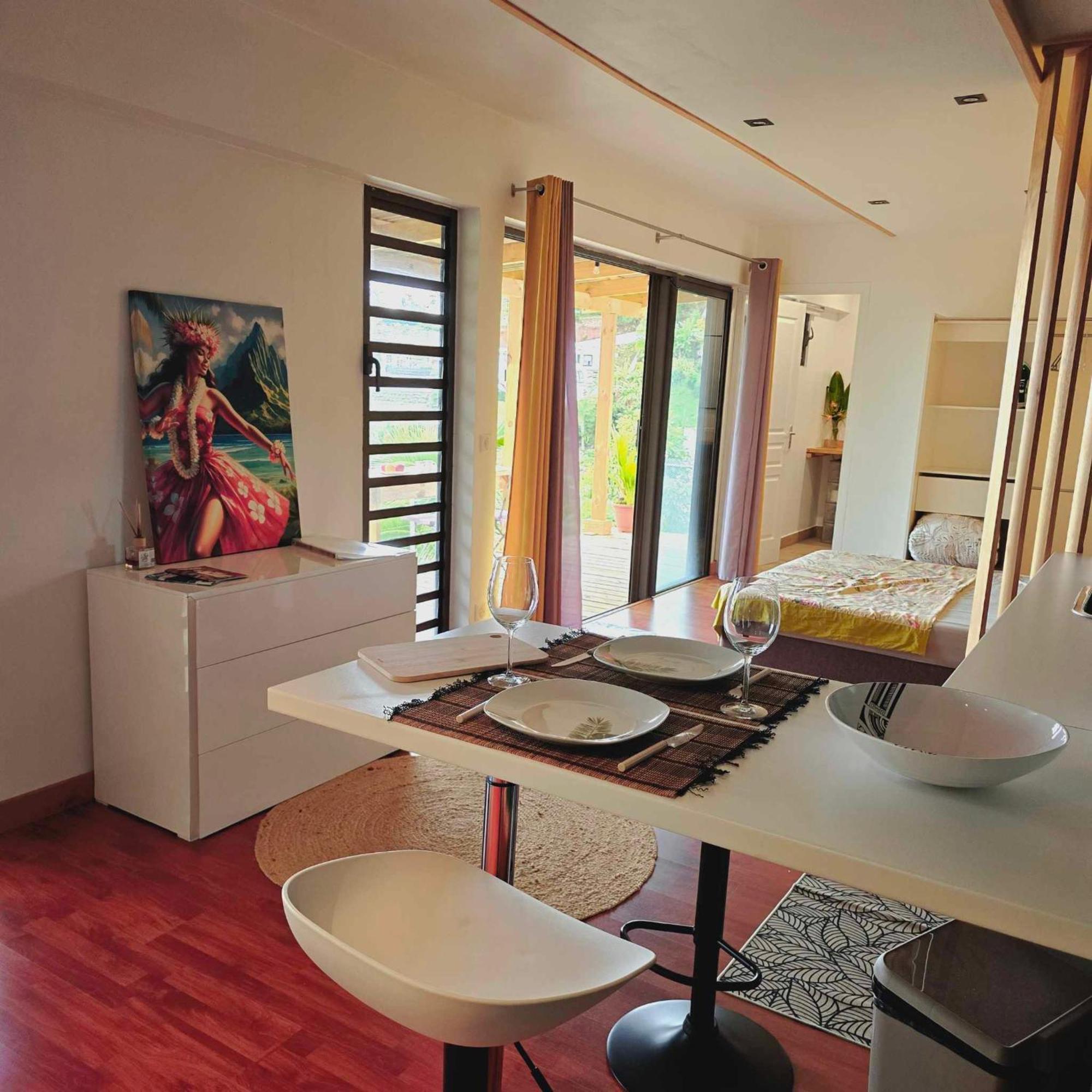 Fare Toahana, Accommodation With A Ocean View Faaa ภายนอก รูปภาพ