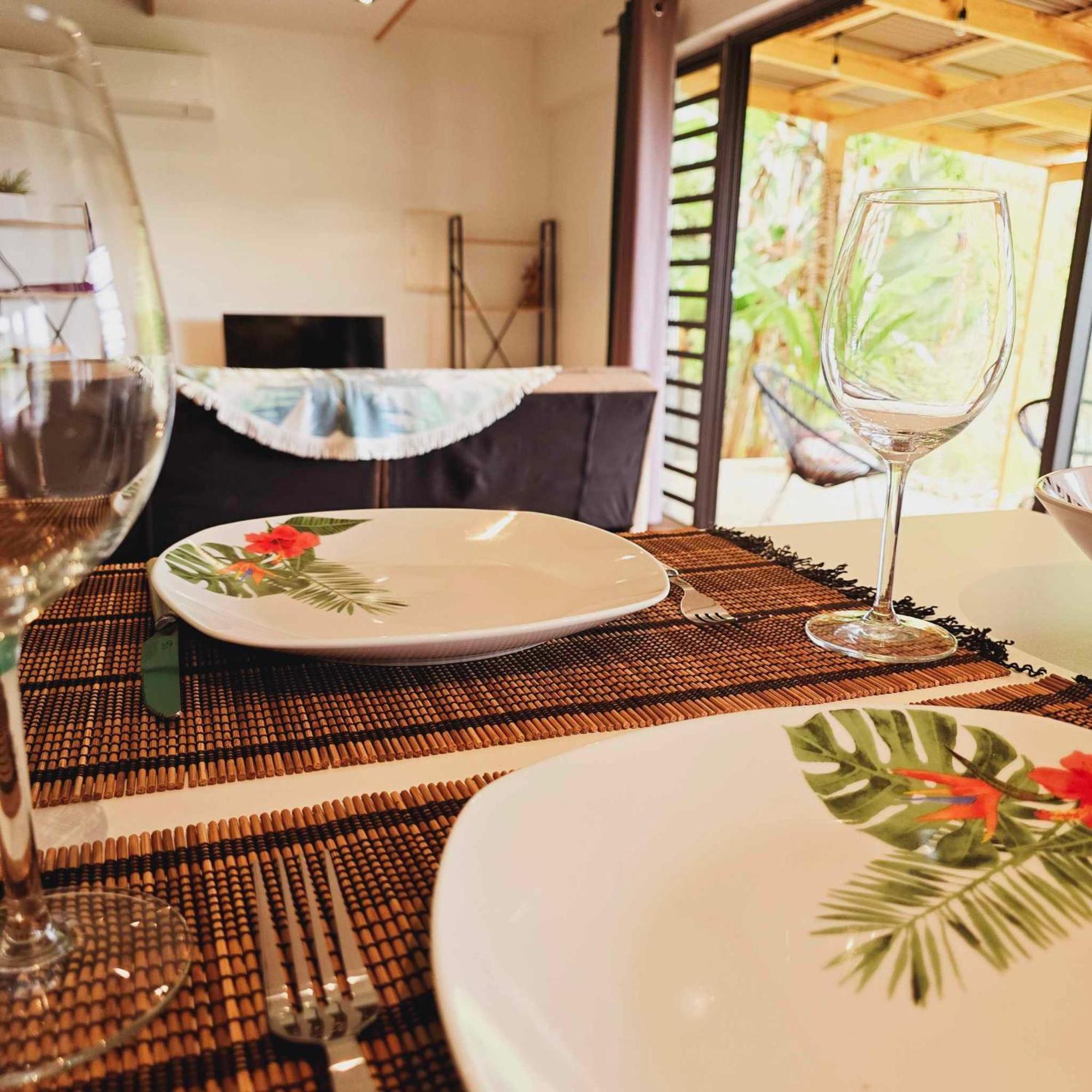 Fare Toahana, Accommodation With A Ocean View Faaa ภายนอก รูปภาพ