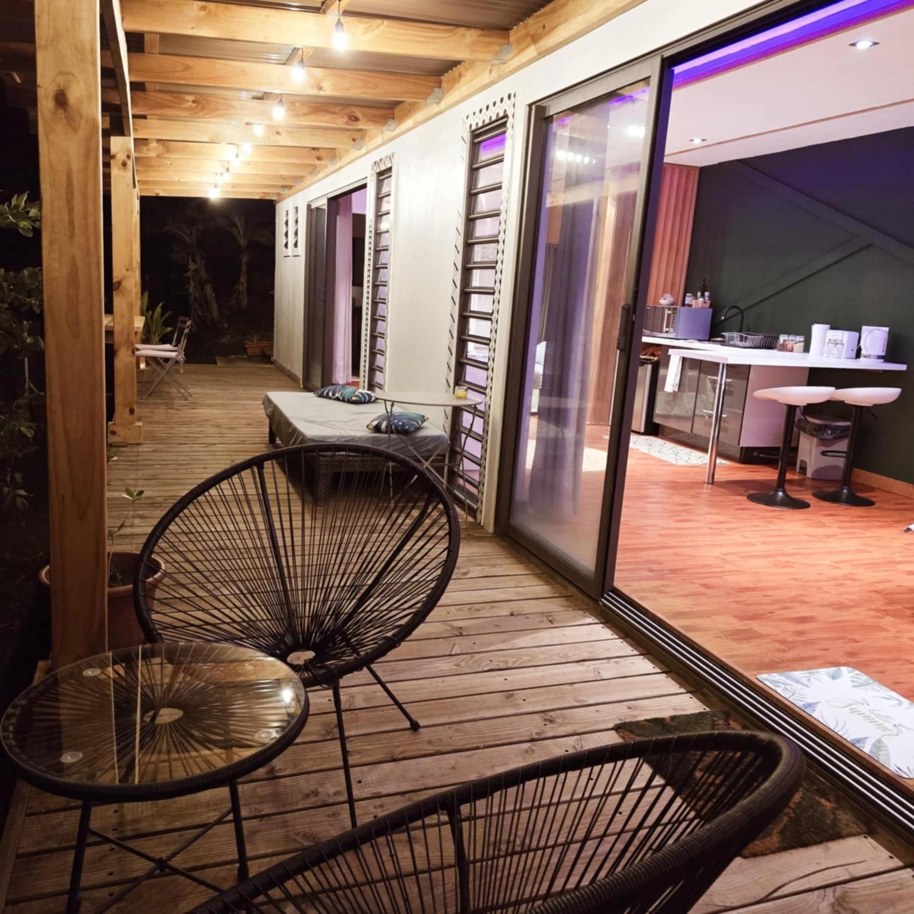 Fare Toahana, Accommodation With A Ocean View Faaa ภายนอก รูปภาพ