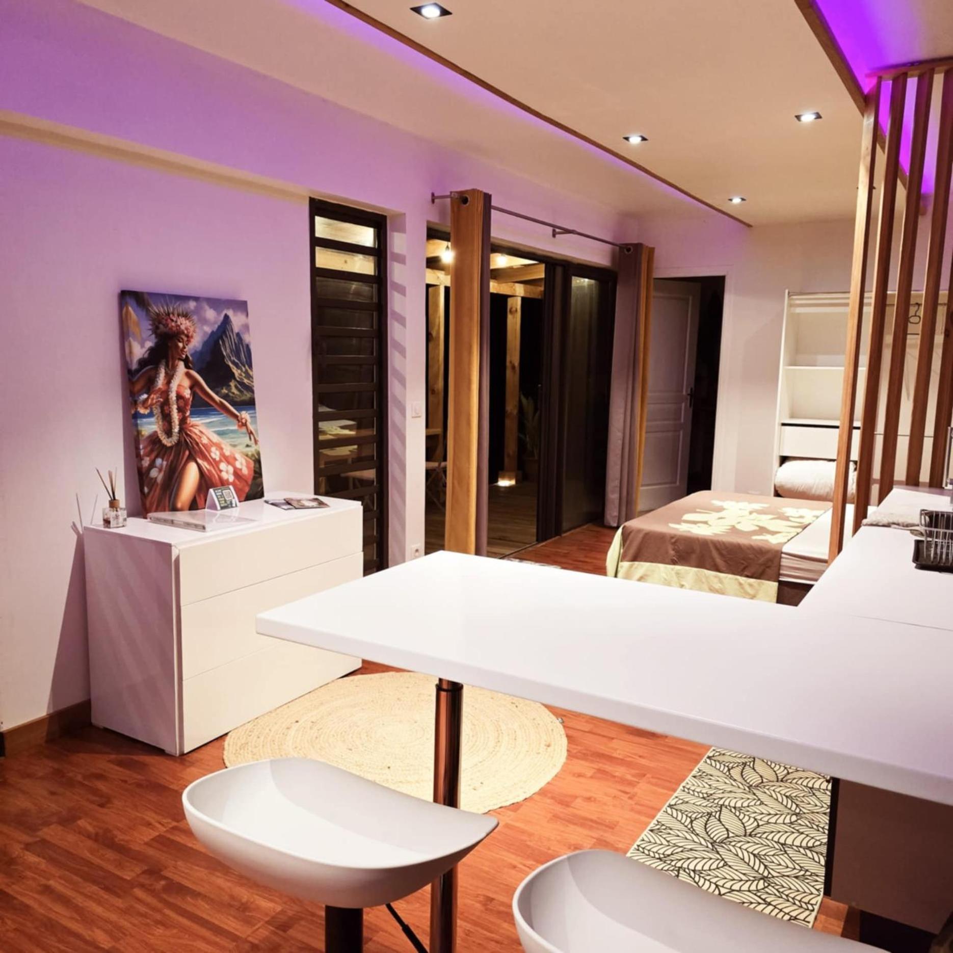 Fare Toahana, Accommodation With A Ocean View Faaa ภายนอก รูปภาพ